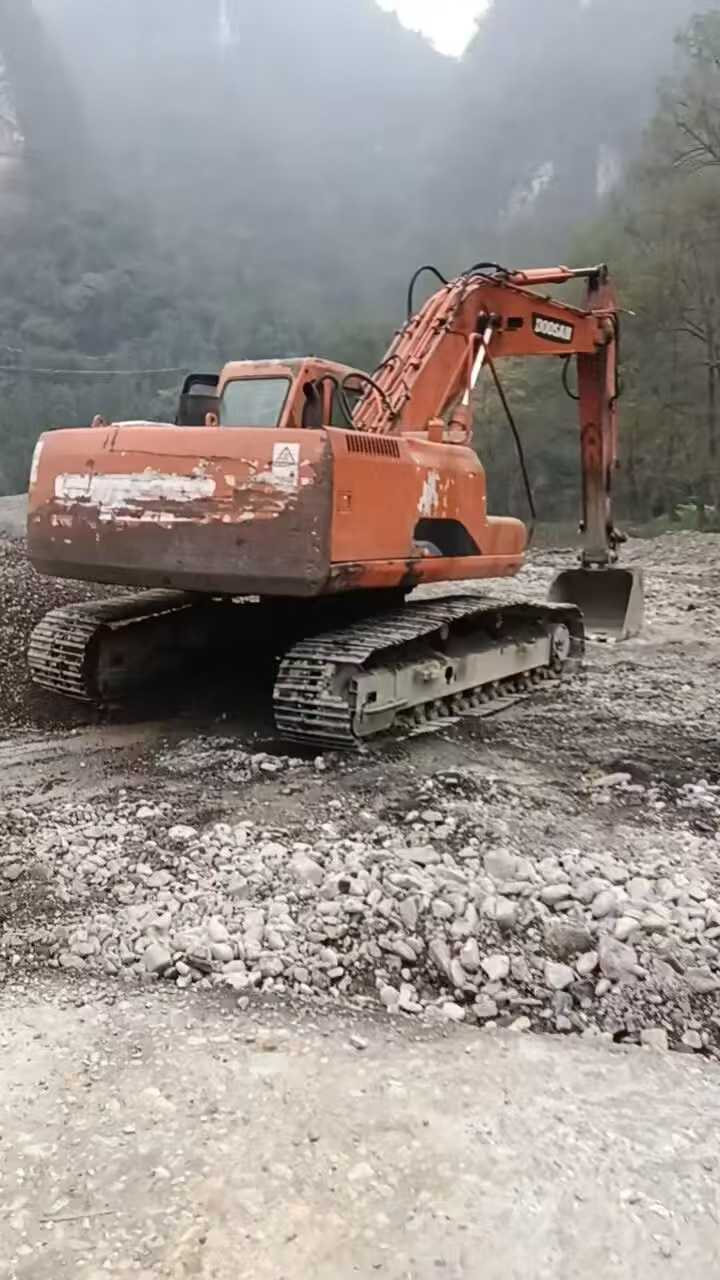 Used Doosan DH220-7 Excavator 2016 Model / 2