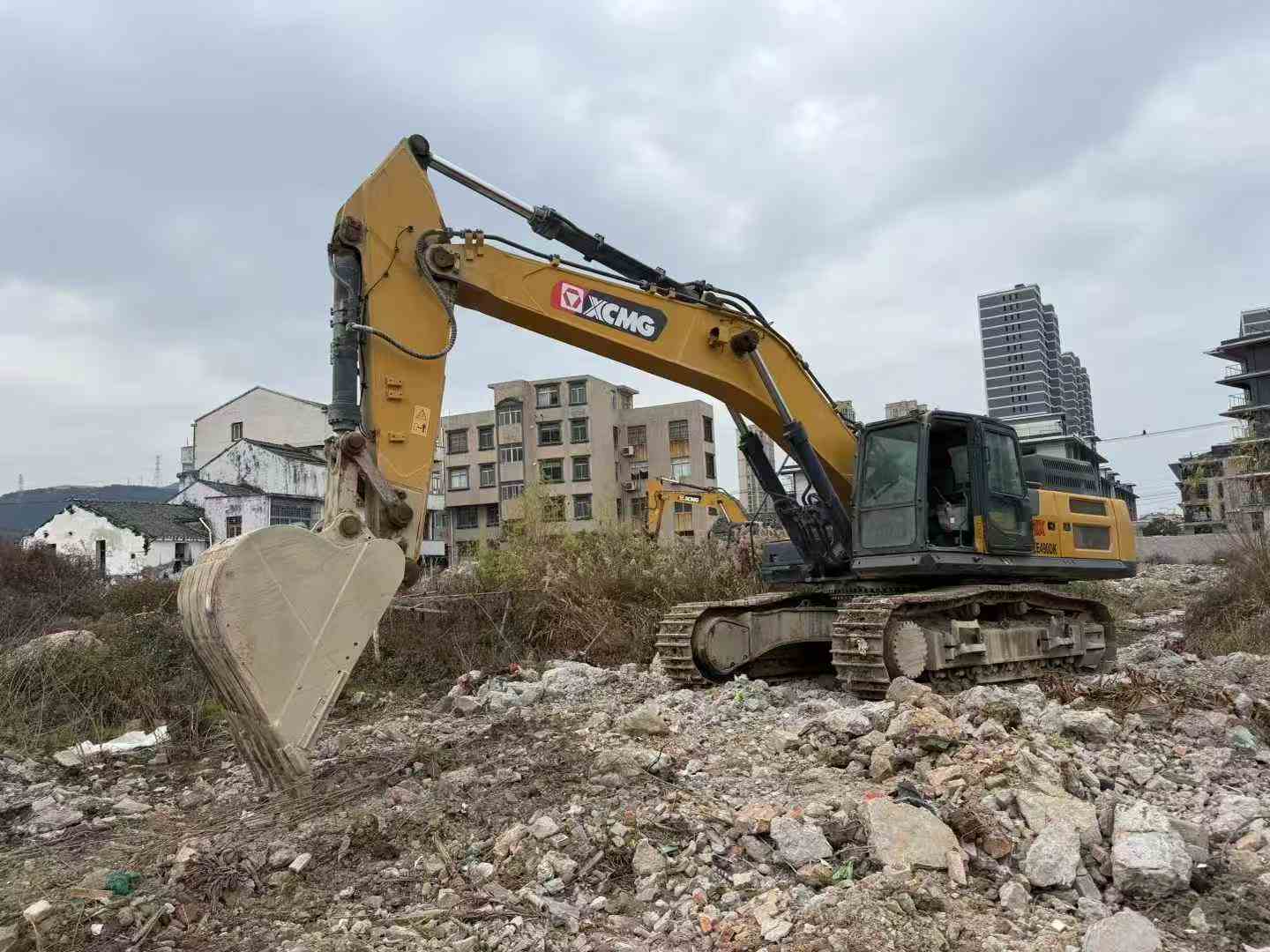 Buy XCMG XE490D Used Excavator