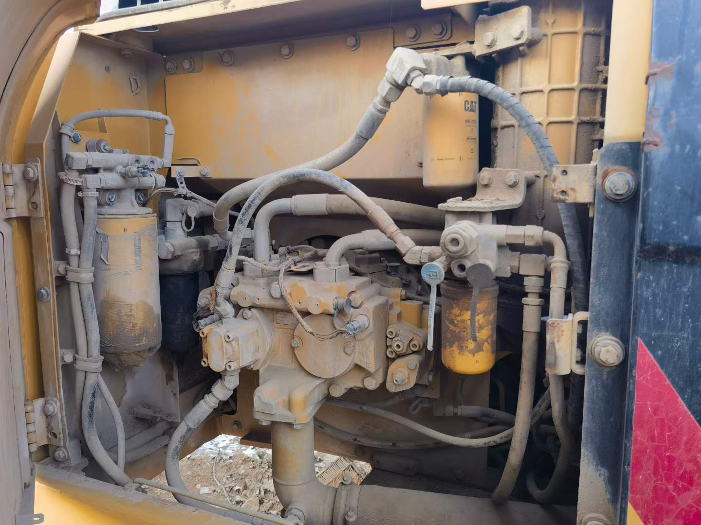 Used Caterpillar 323D2L Excavator 2014 Model / 4