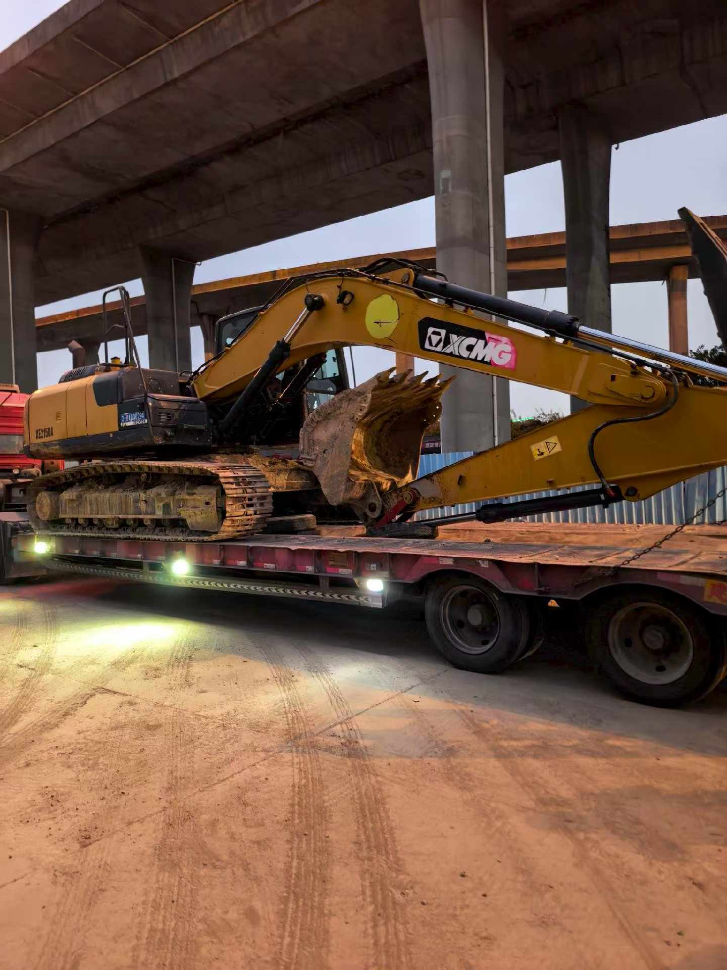 Used XCMG XE215DA Excavator 2020 Model / 4