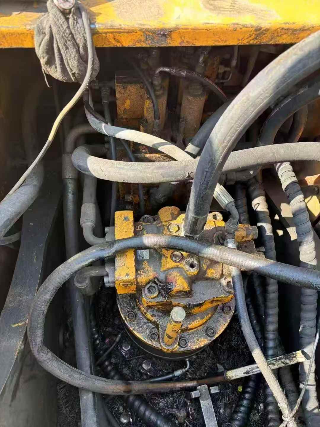 Used Hyundai R215VSN Excavator 2010 Model / 6