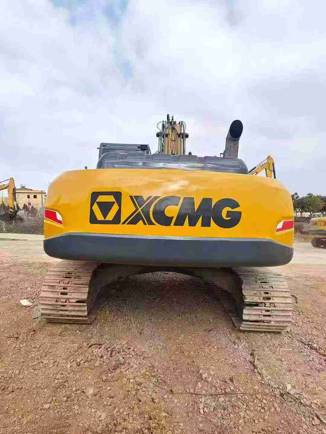Used XCMG XE245D Excavator 2021 Model / 3