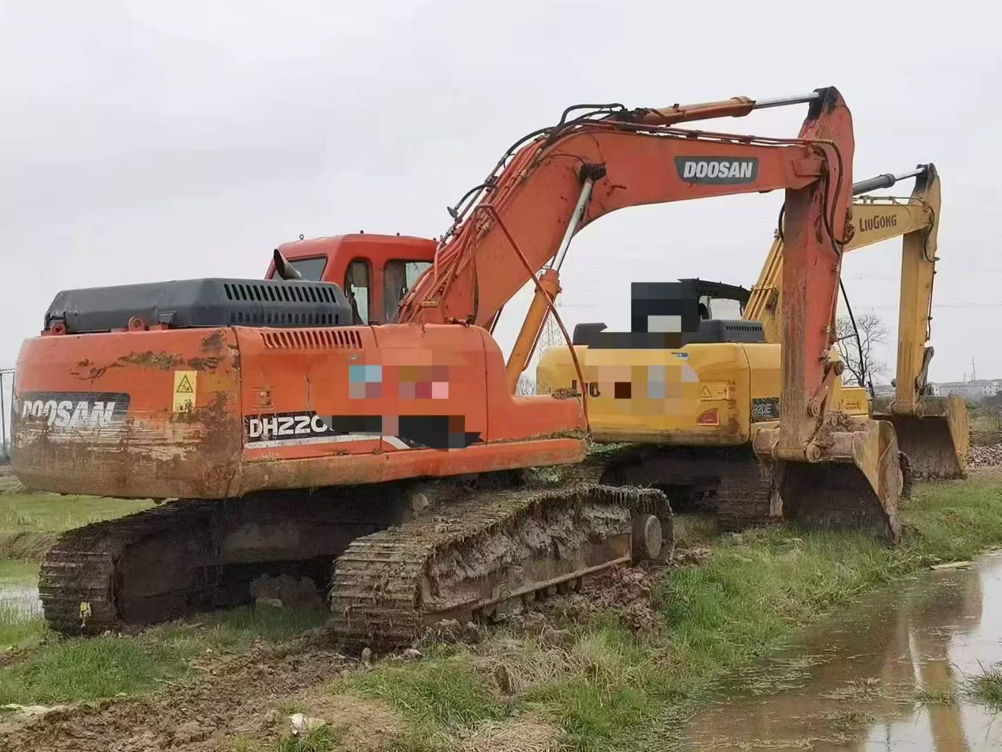 Used Doosan DH220 Excavator 2013 Model / 2