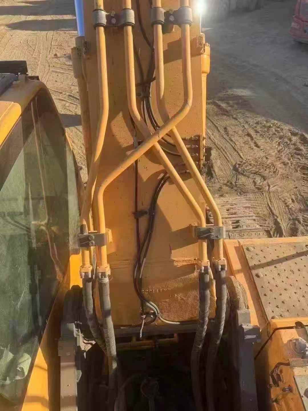 Used Hyundai R305LC-9T Excavator 2012 Model / 9