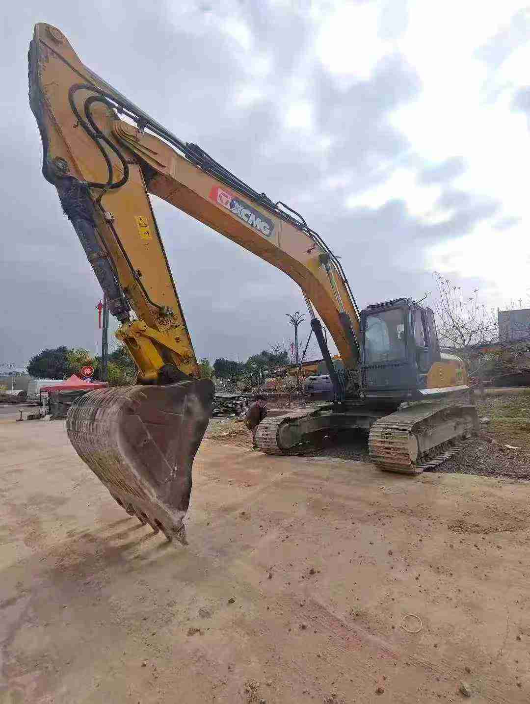 Used XCMG XE245D Excavator 2021 Model / 4