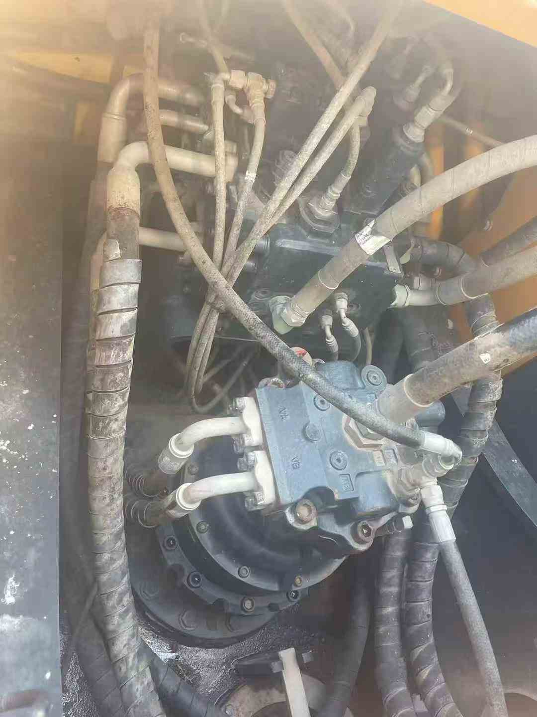 Used Hyundai R225LVS Excavator 2020 Model / 3