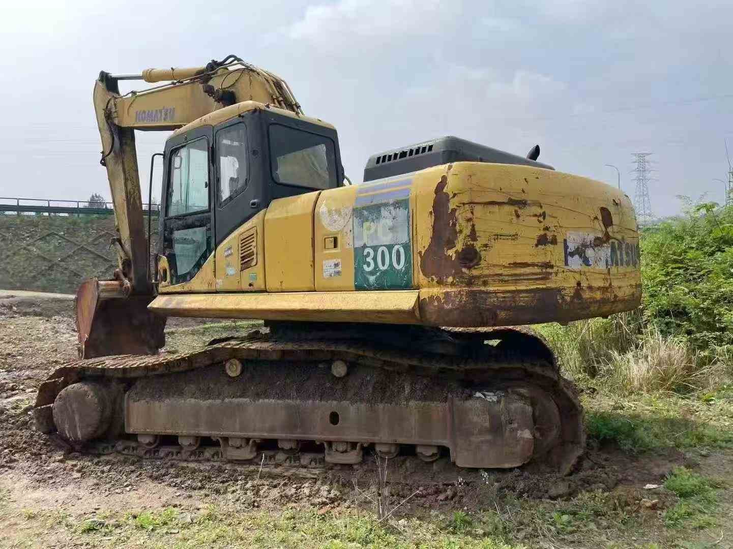 Buy Komatsu PC70-7 Used Excavator