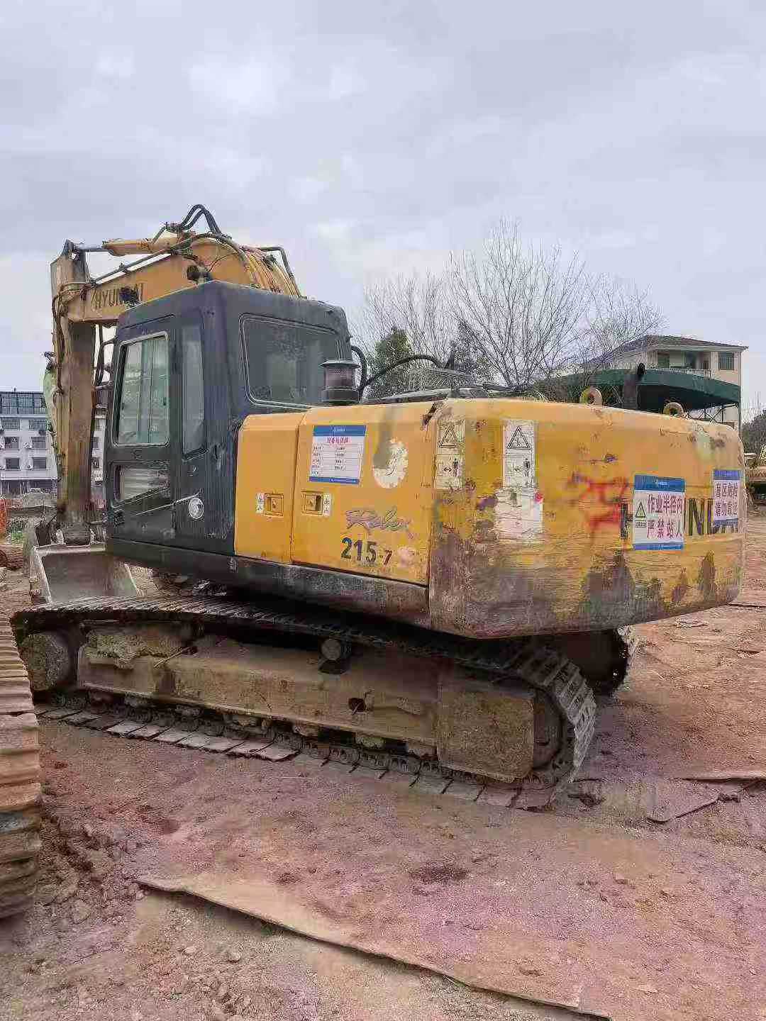 Used Hyundai R215VSN Excavator 2010 Model / 3