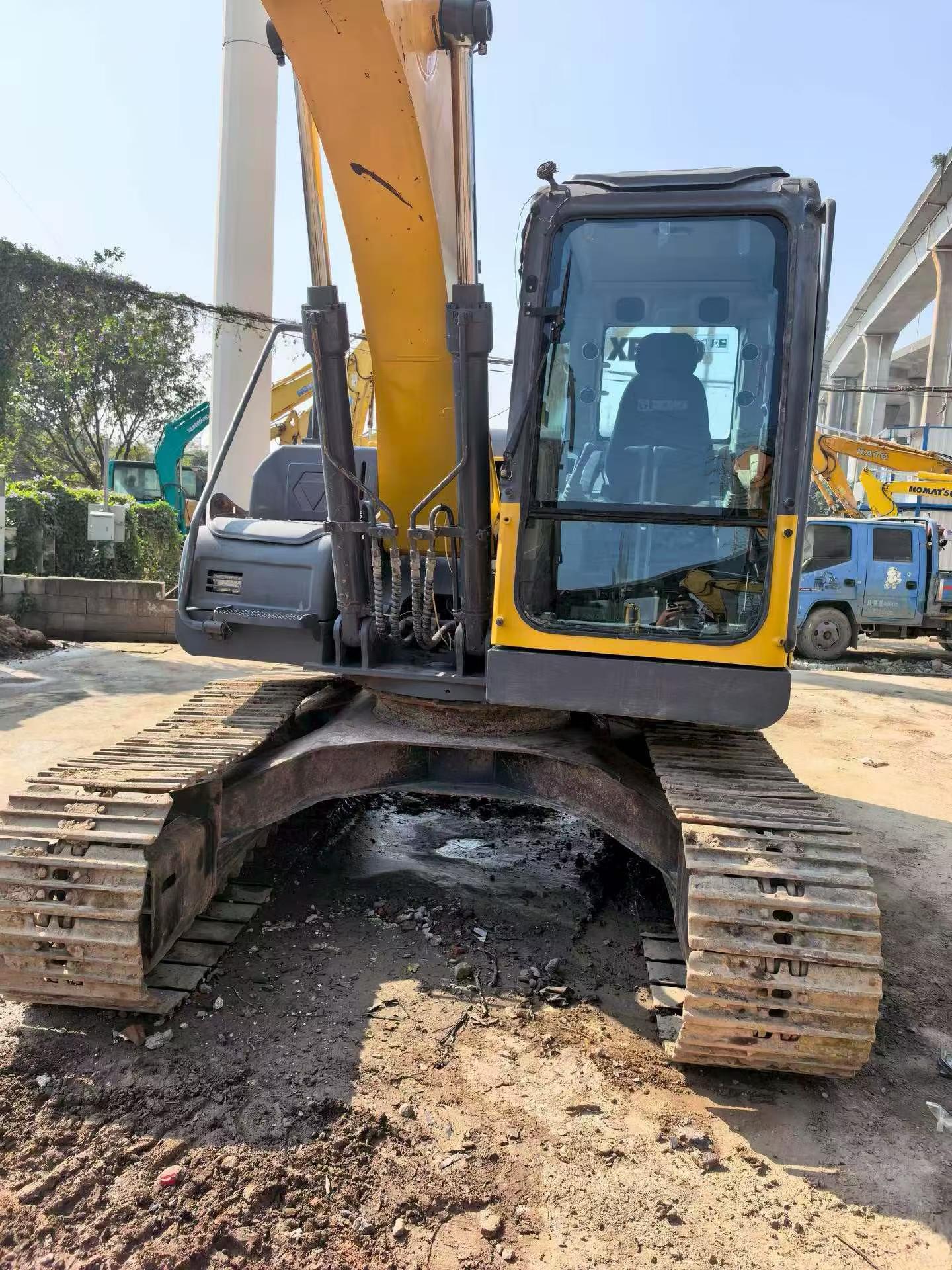 Used XCMG XE135D Excavator 2018 Model / 5