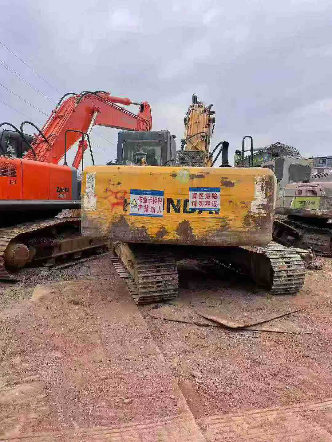 Used Hyundai R215VSN Excavator 2010 Model / 4