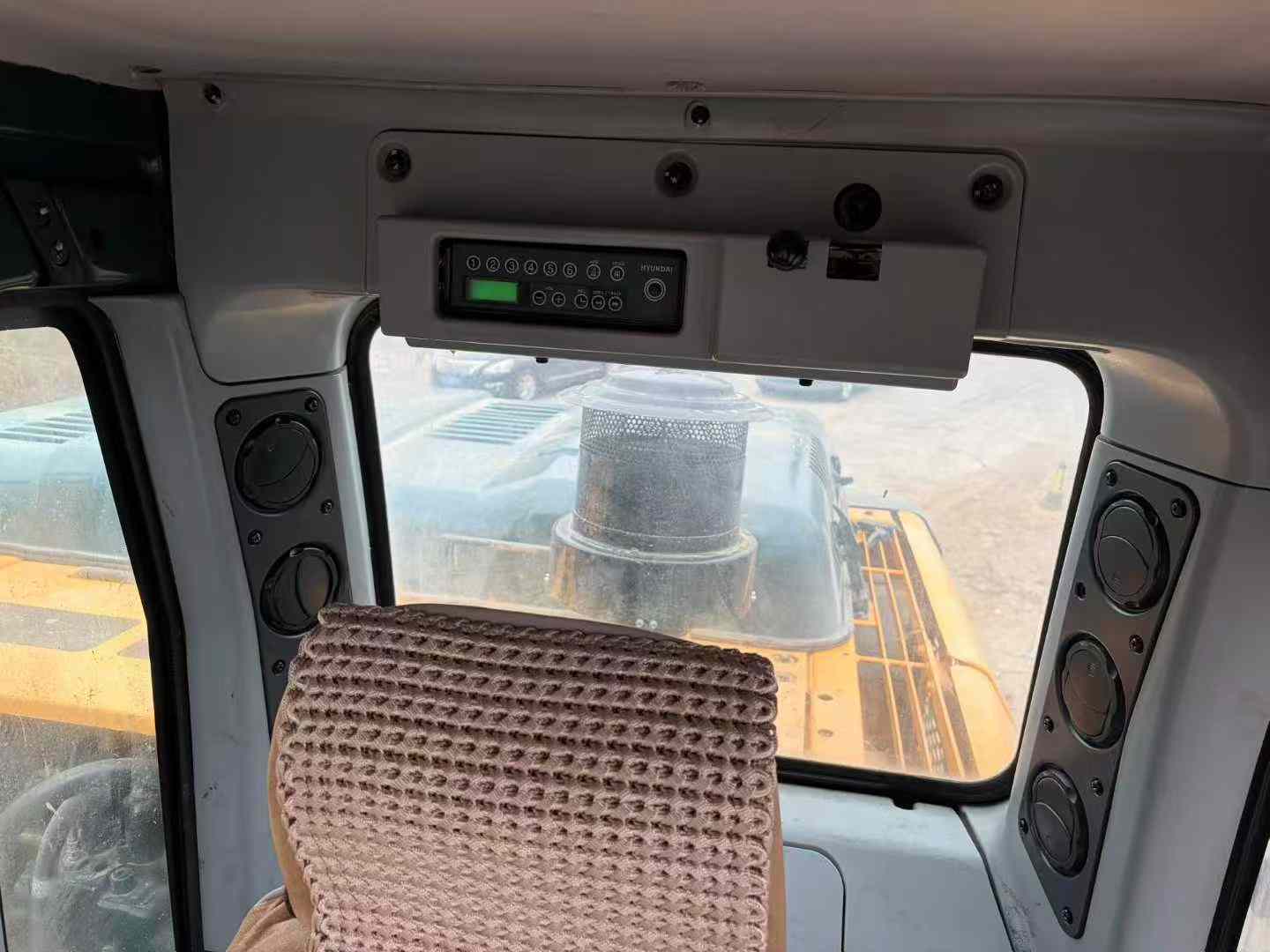 Used Hyundai R215VS Excavator 2022 Model / 9