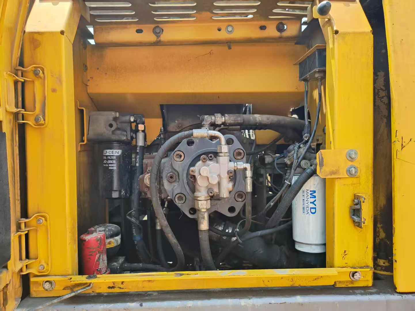 Used XCMG XE215 Excavator 2014 Model / 4