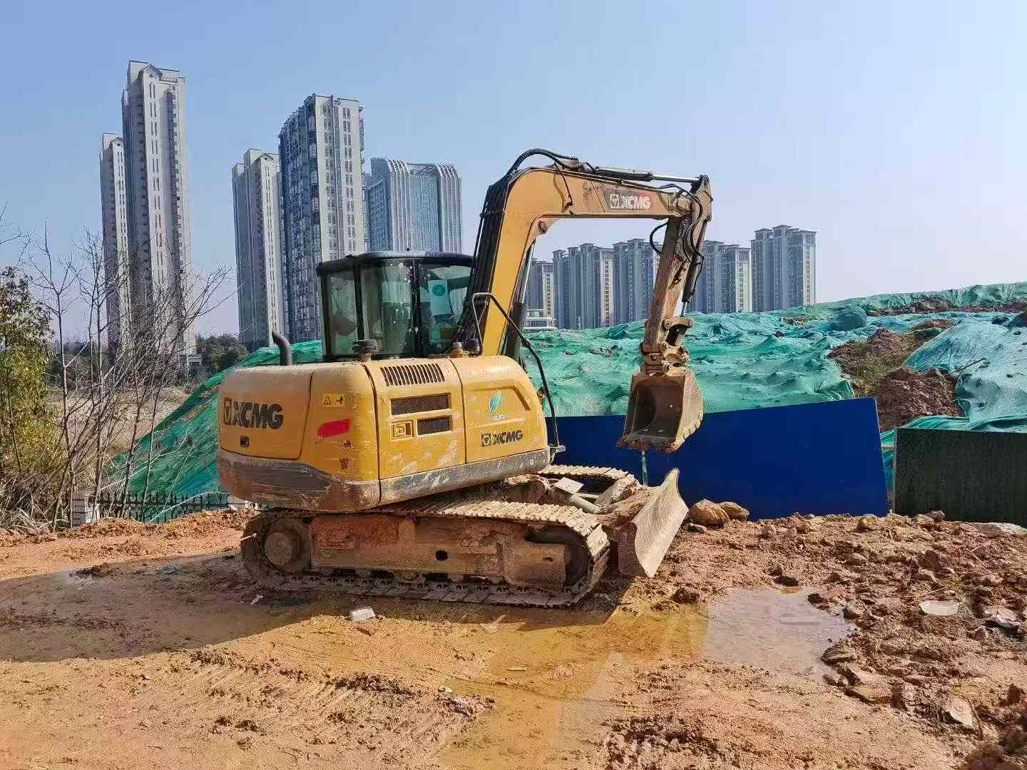 Buy XCMG XE75WD Used Excavator