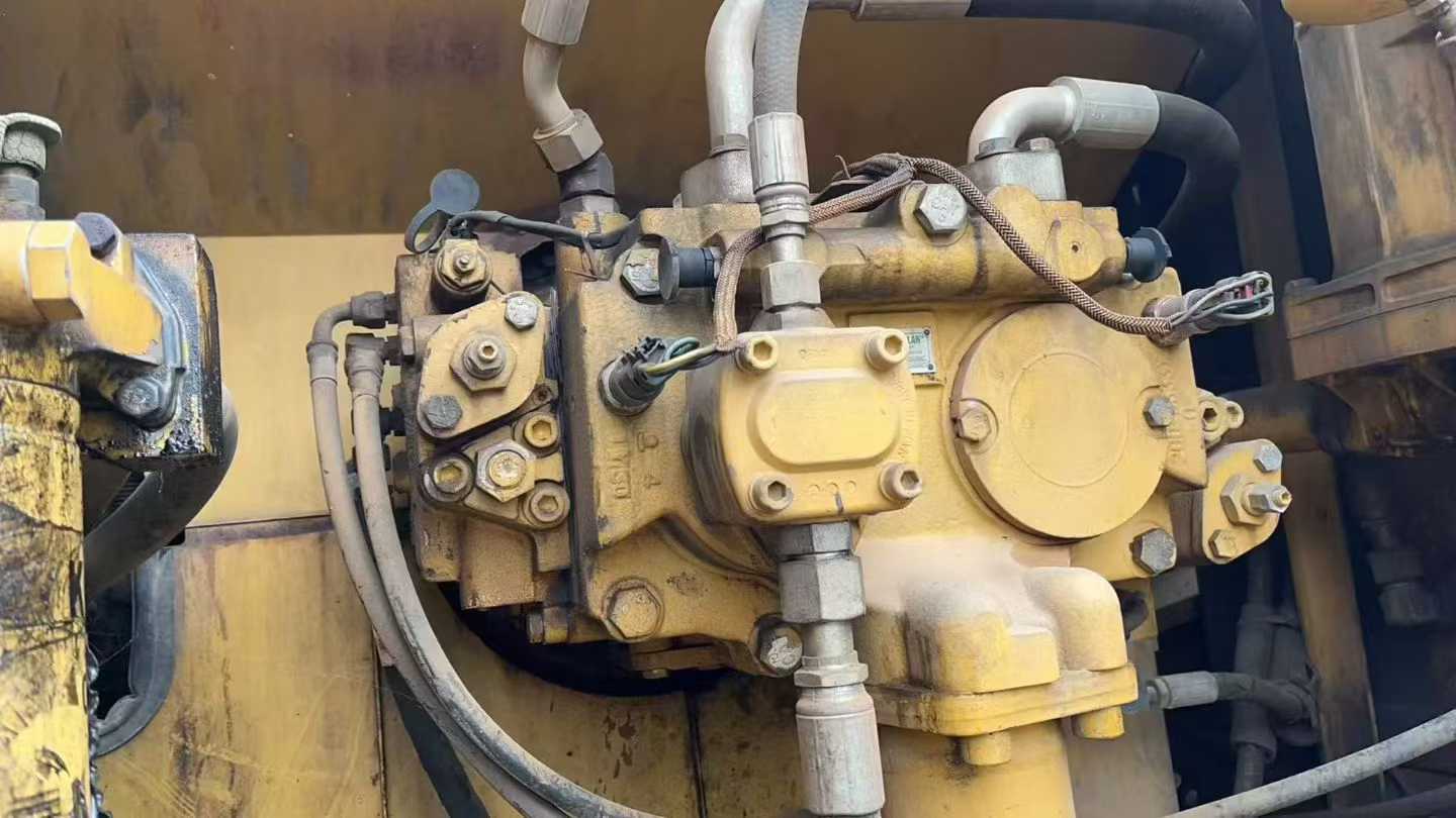 Used Caterpillar 324DL Excavator 2014 Model / 5