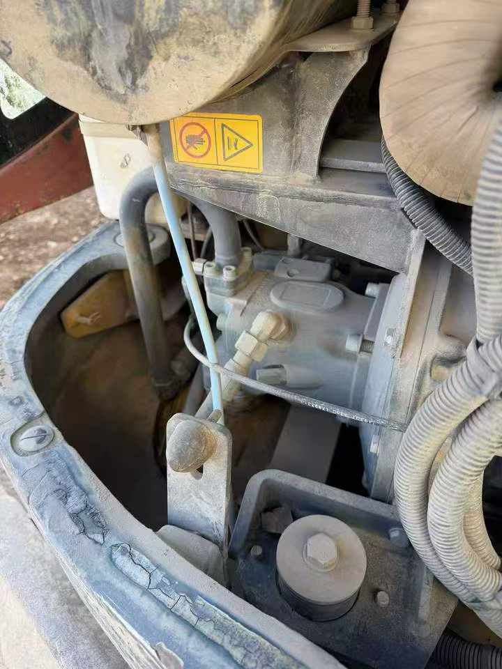 Used XCMG XE60 Excavator 2017 Model / 4