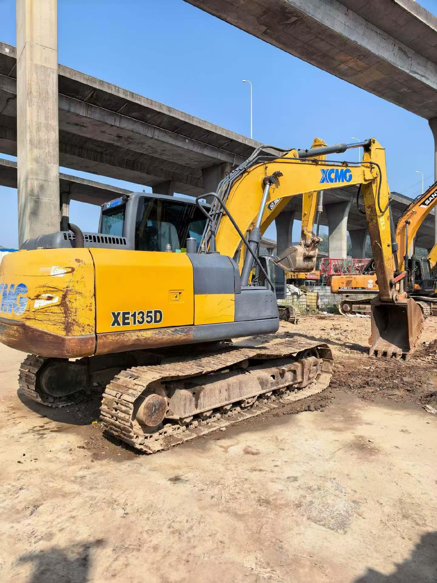 Buy XCMG XE135D Used Excavator