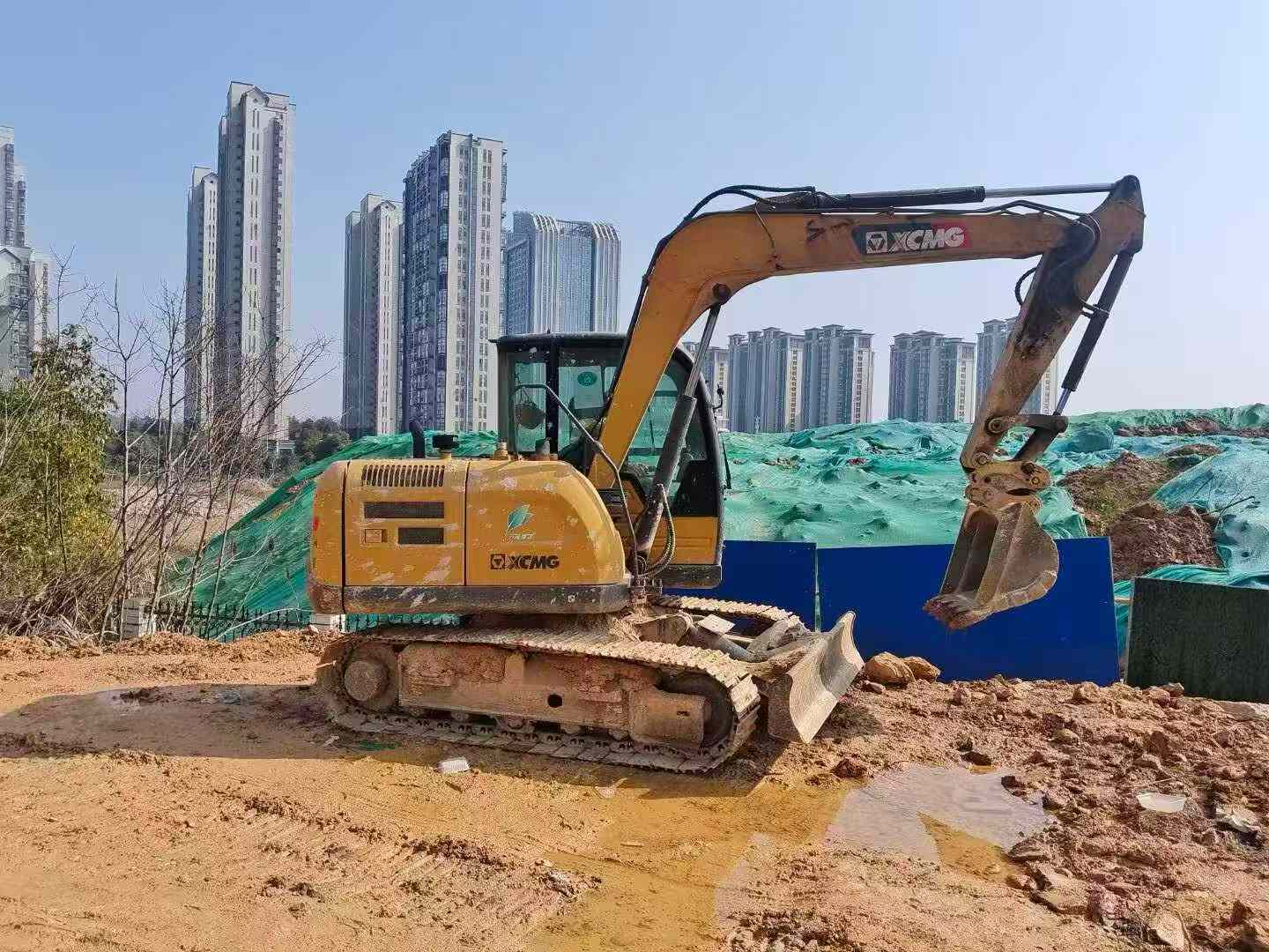 Used XCMG XE75WD Excavator 2021 Model / 8