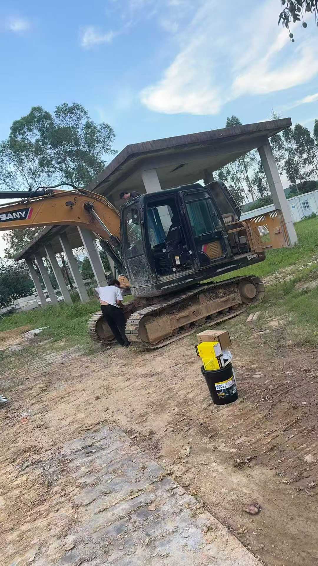 Buy Sany SY125H Used Excavator