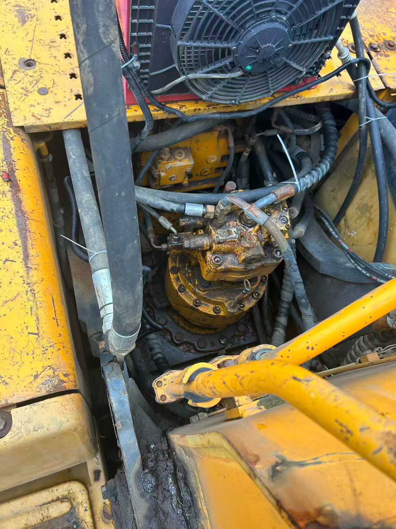 Used Sany SY235H Excavator 2013 Model / 4