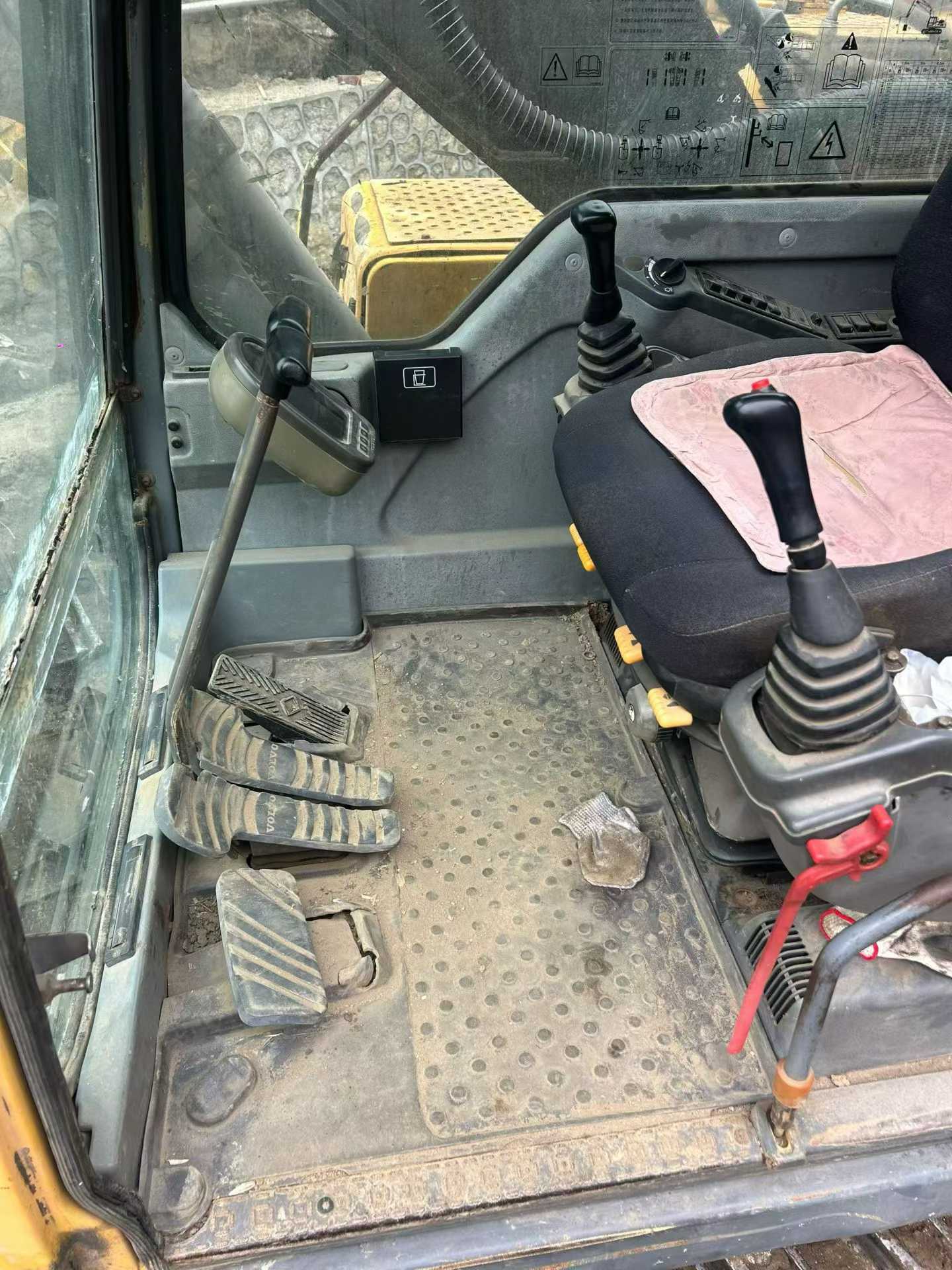 Buy Volvo EW210C Used Excavator / 2 Used Volvo EW210C Excavator 2012 Model / 2