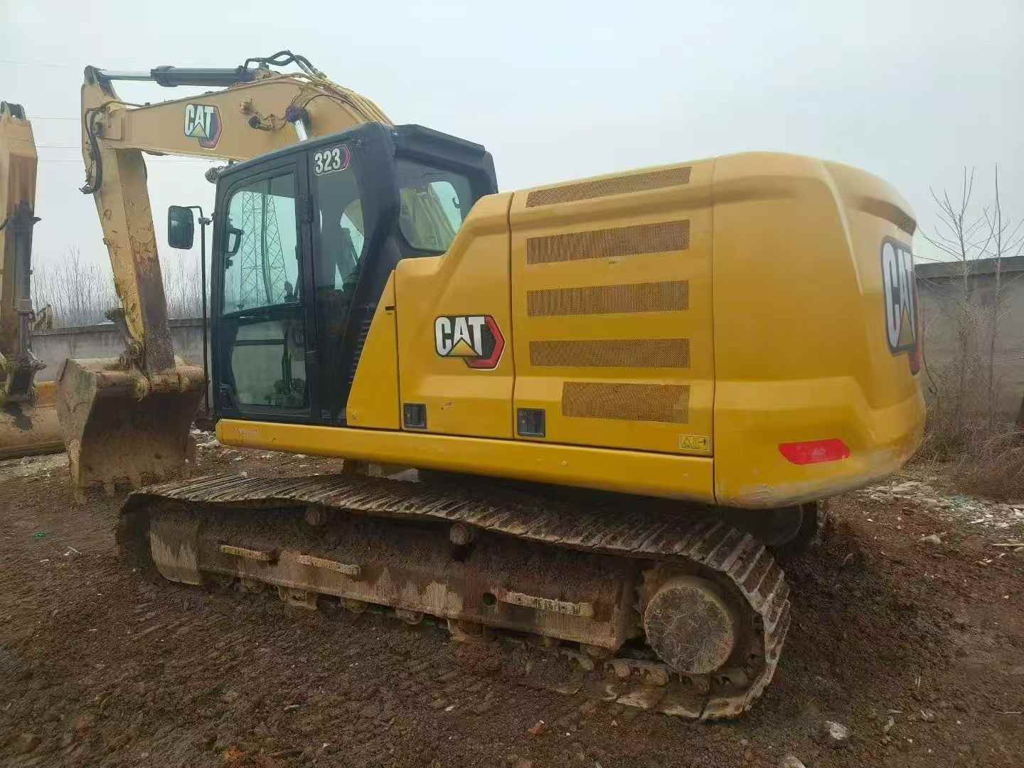 Buy Caterpillar 323 Used Excavator / 1