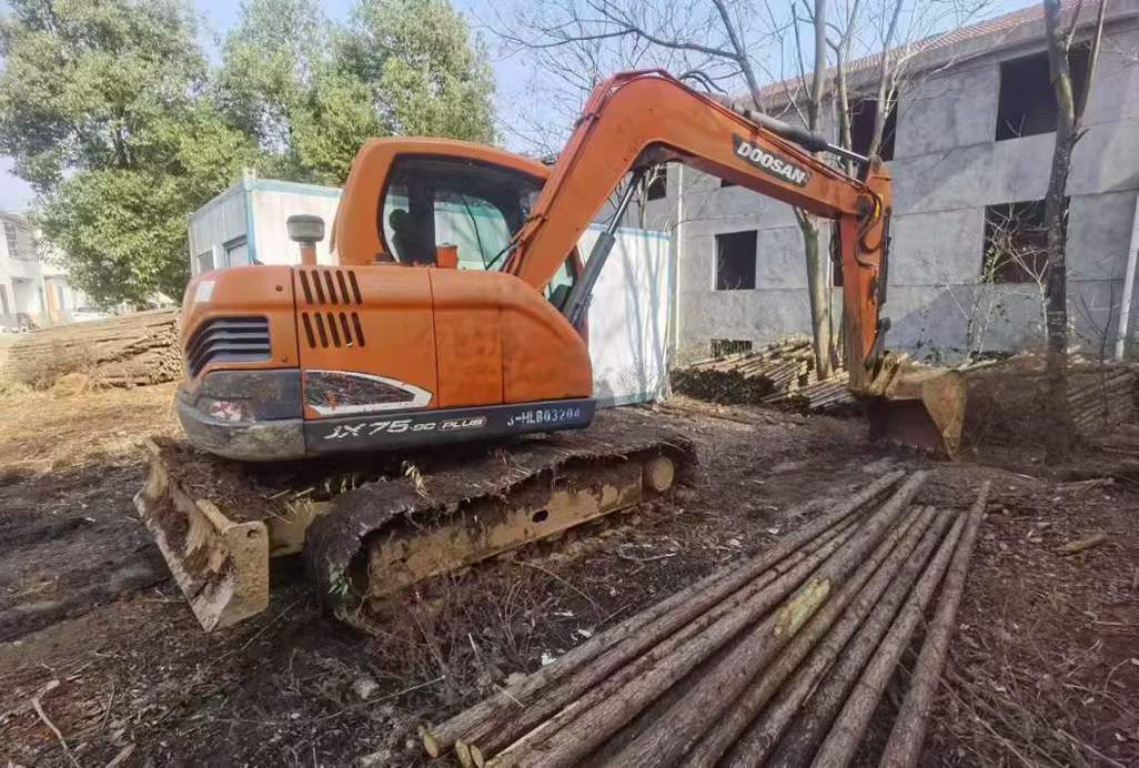Buy Doosan DX75 Used Excavator