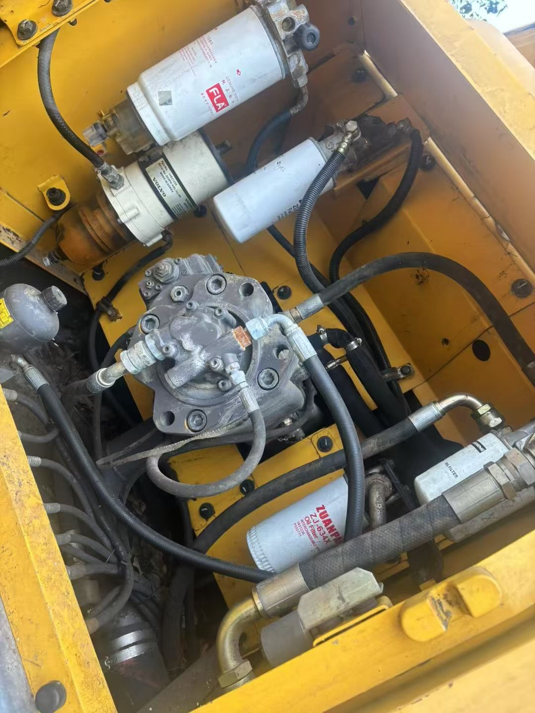 Used Volvo EC200 Excavator 2016 Model / 4