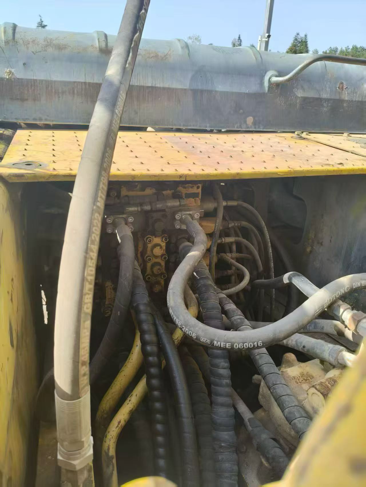 Used Komatsu PC240NLC-8(18) Excavator 2014 Model / 7