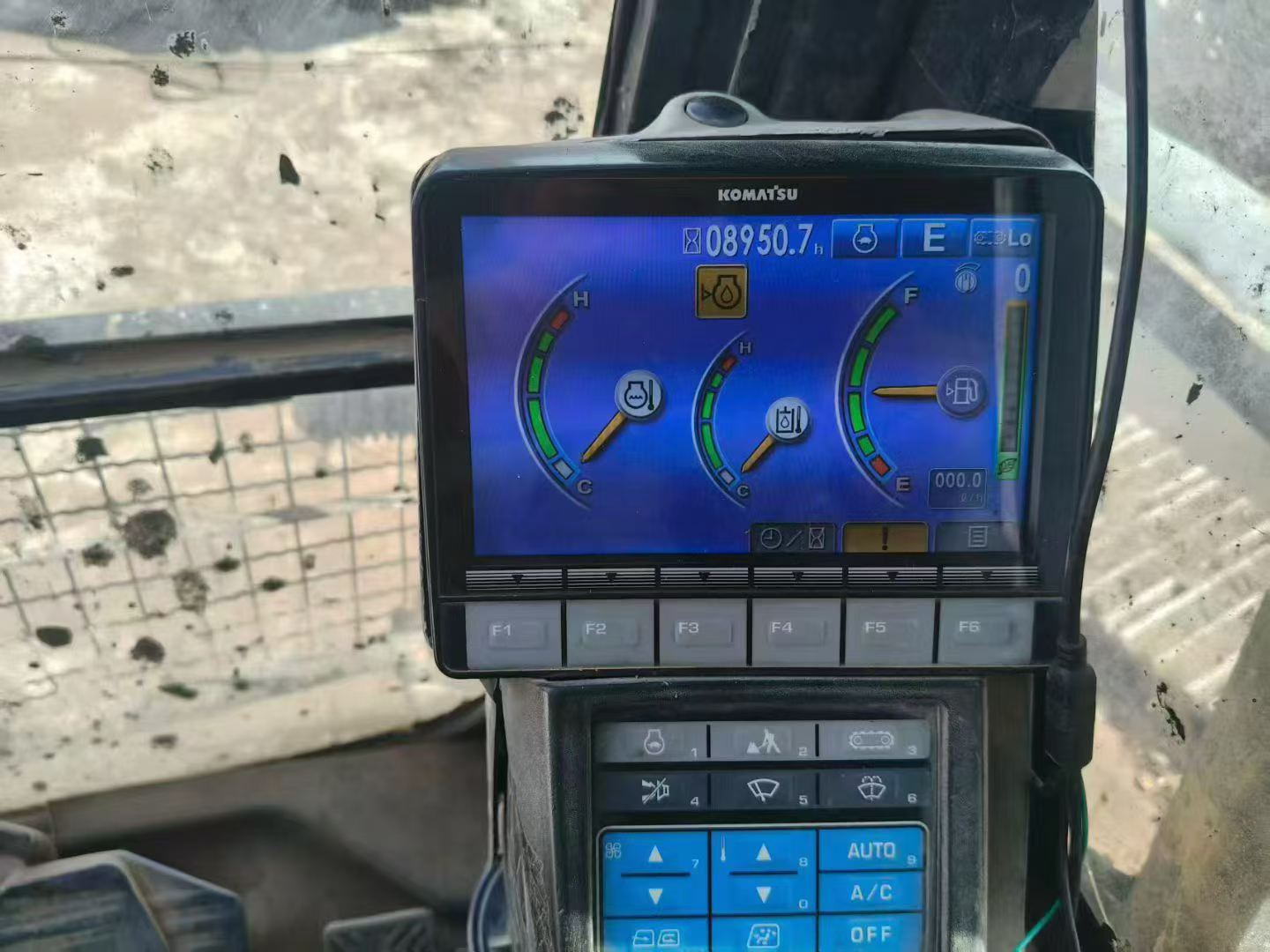 Used Komatsu PC240NLC-8(18) Excavator 2014 Model / 4