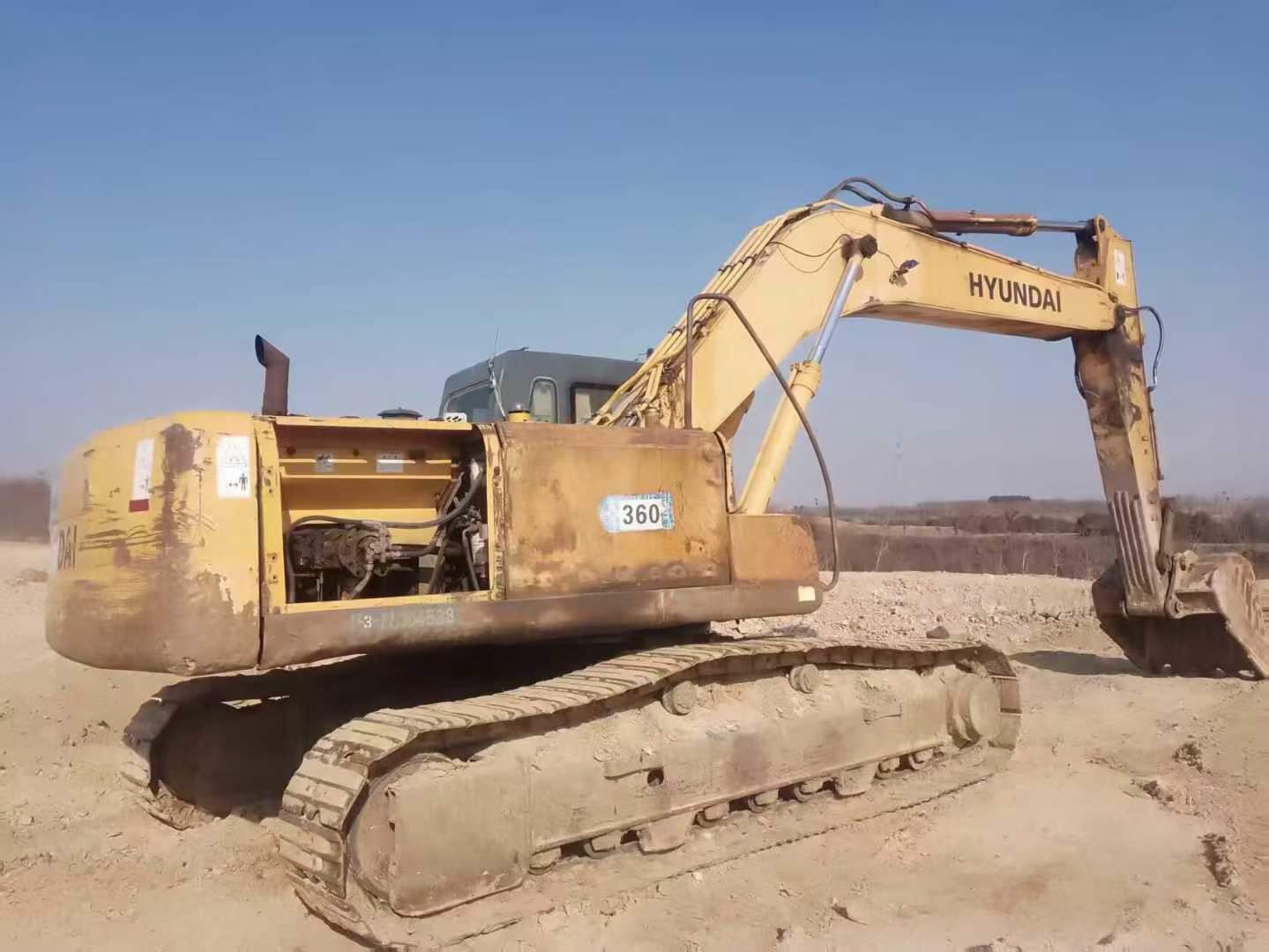 Used Hyundai R305LC-7 Excavator 2010 Model / 3