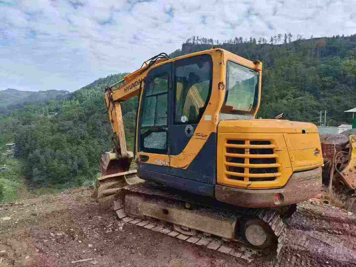Used Hyundai R805LC Excavator 2016 Model / 6