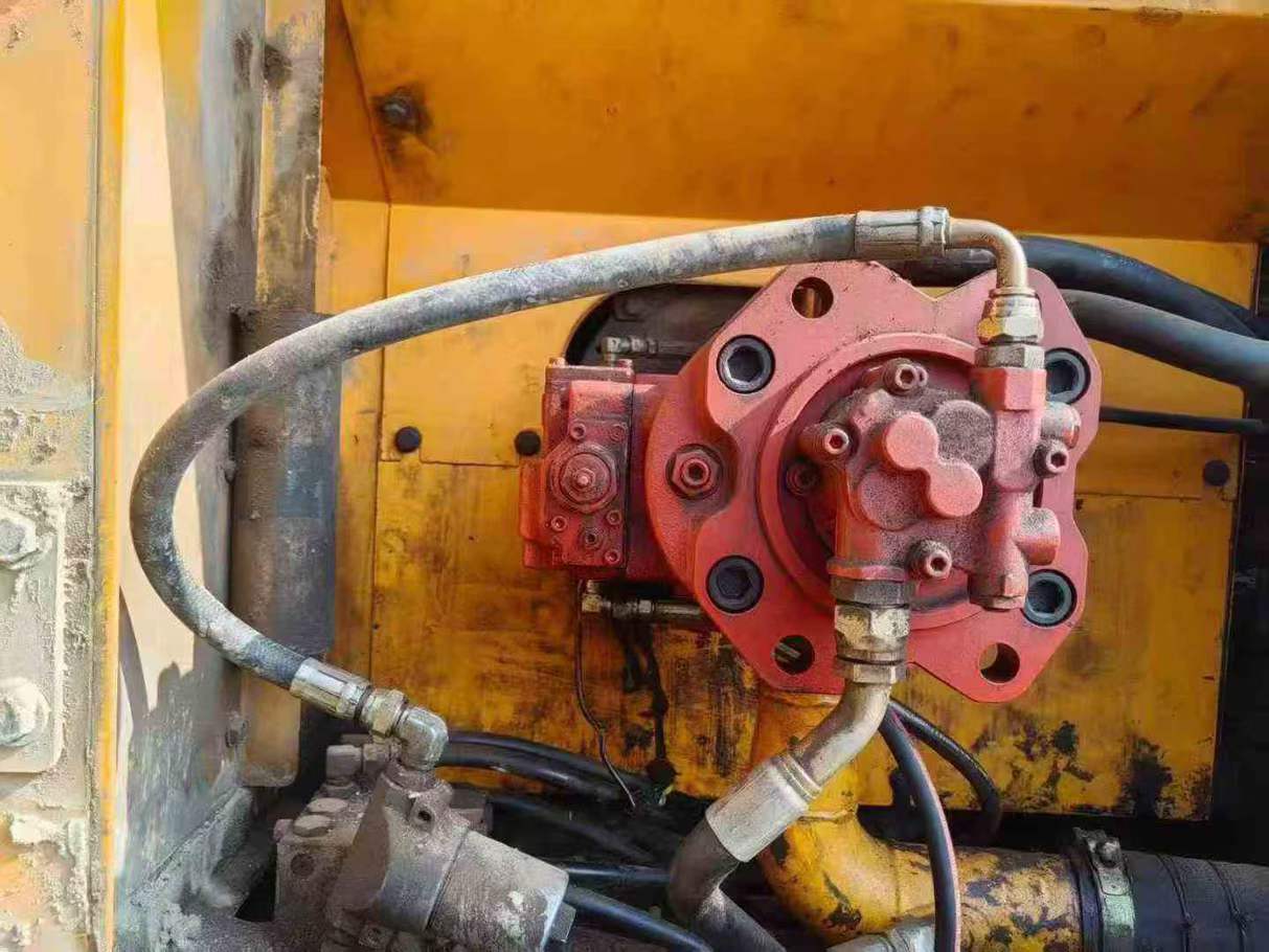 Used Hyundai R215-7 Excavator 2011 Model / 5