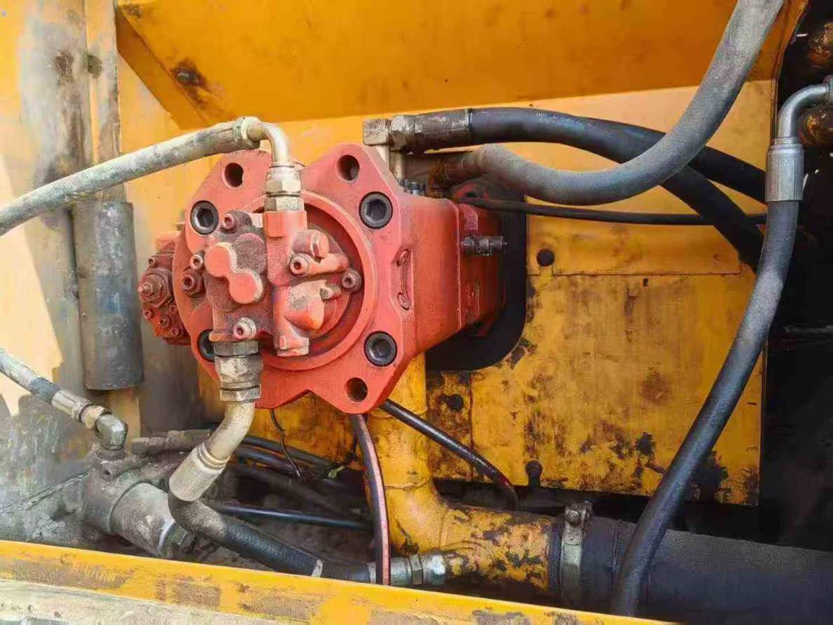 Used Hyundai R215-7 Excavator 2011 Model / 6