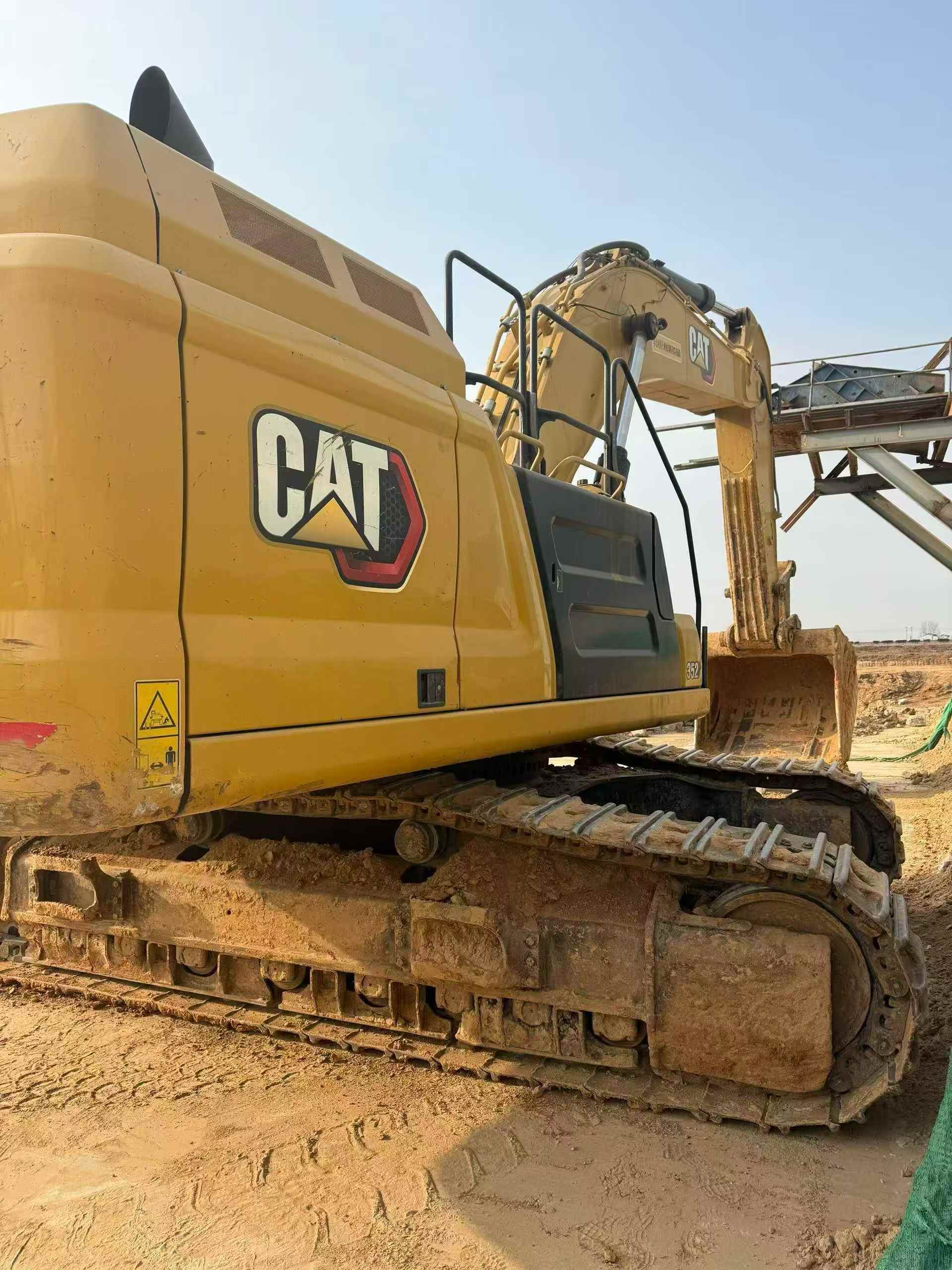 Used Caterpillar CAT352  Excavator 2022 Model / 3