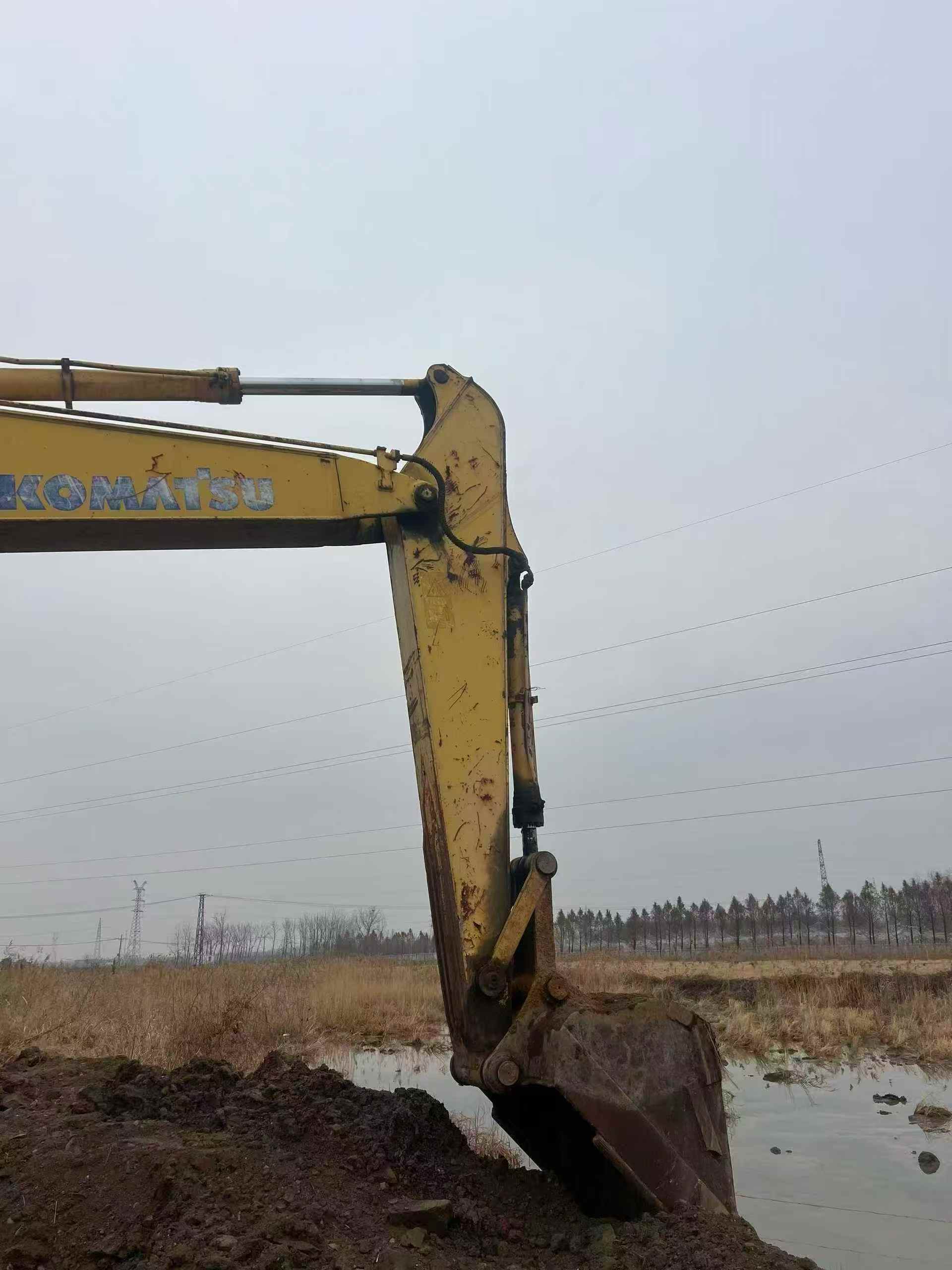 Used Komatsu PC210 Excavator 2007 Model / 4