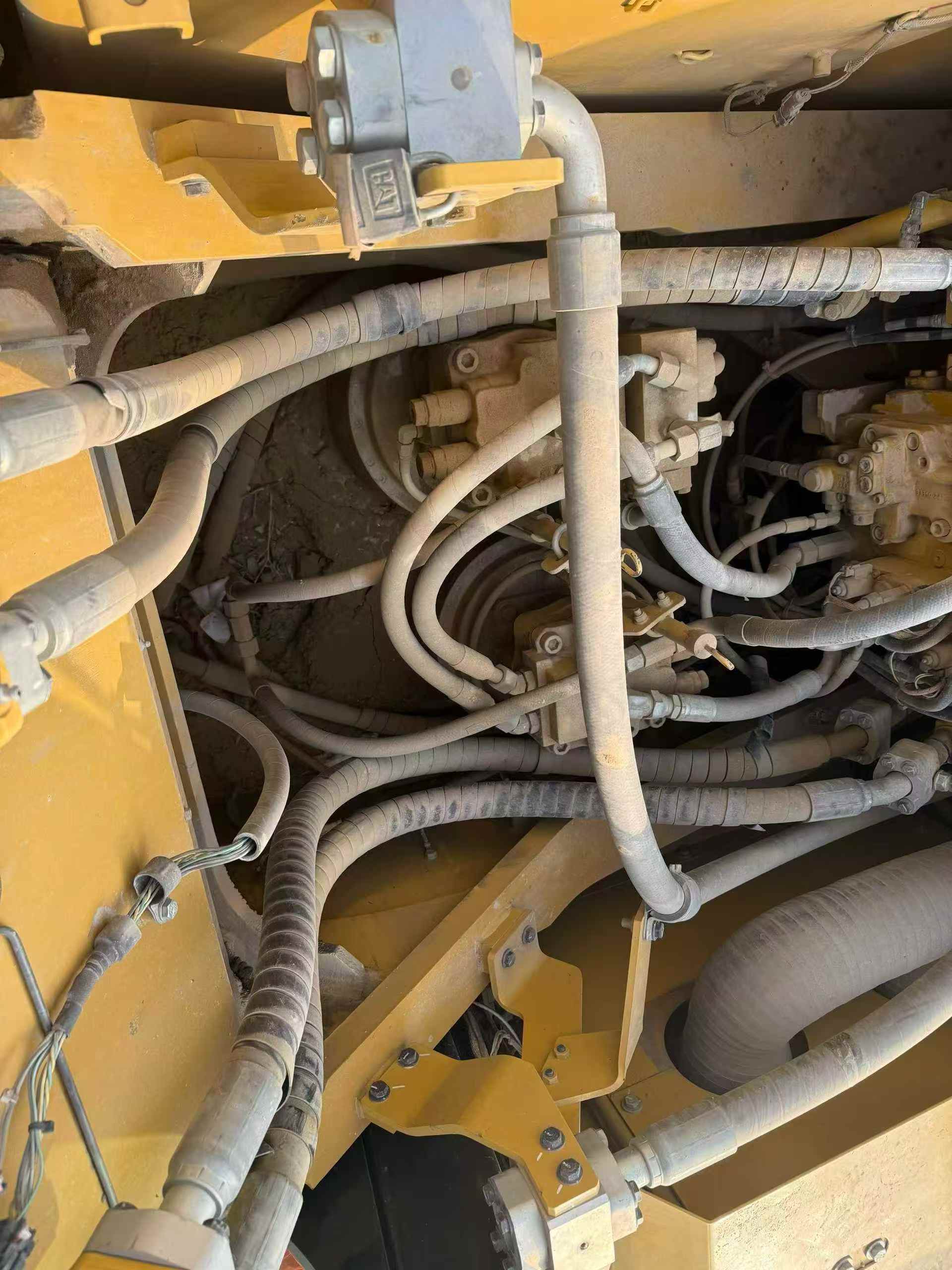 Used Caterpillar CAT352  Excavator 2022 Model / 6