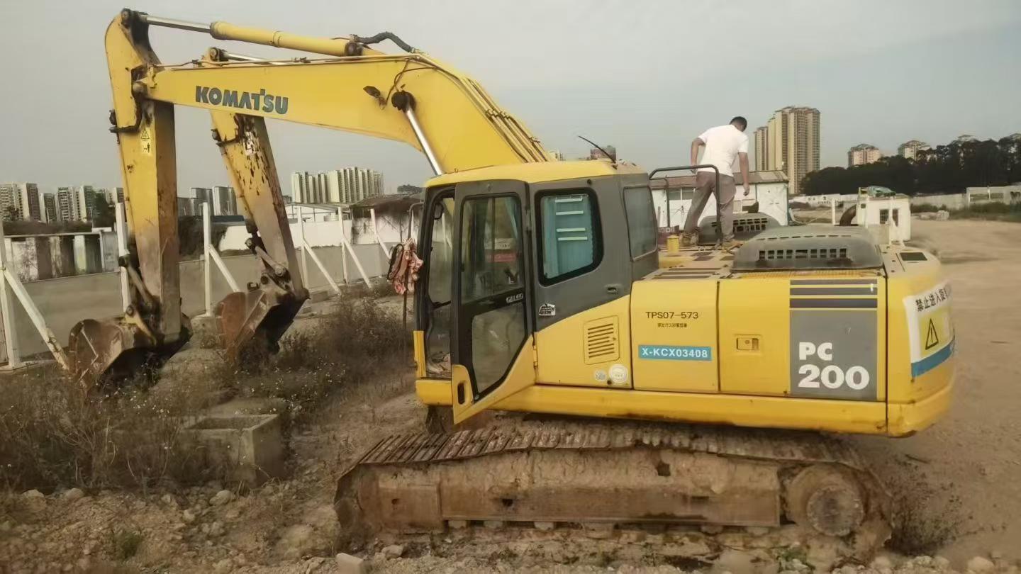 Buy Komatsu PC200-7 Used Excavator