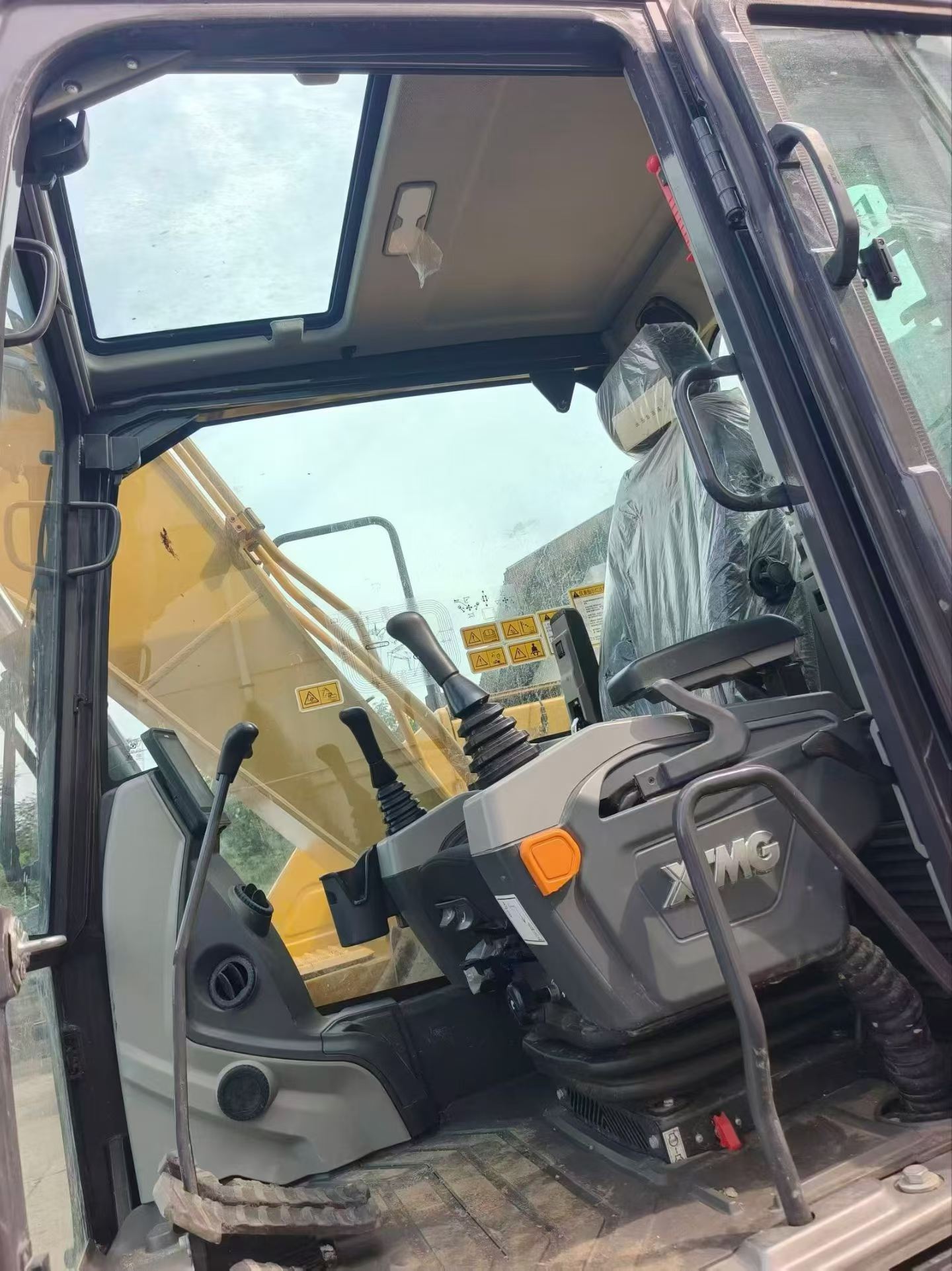 Buy XCMG XE40 Used Excavator / 5 Used XCMG XE40 Excavator 2025 Model / 5