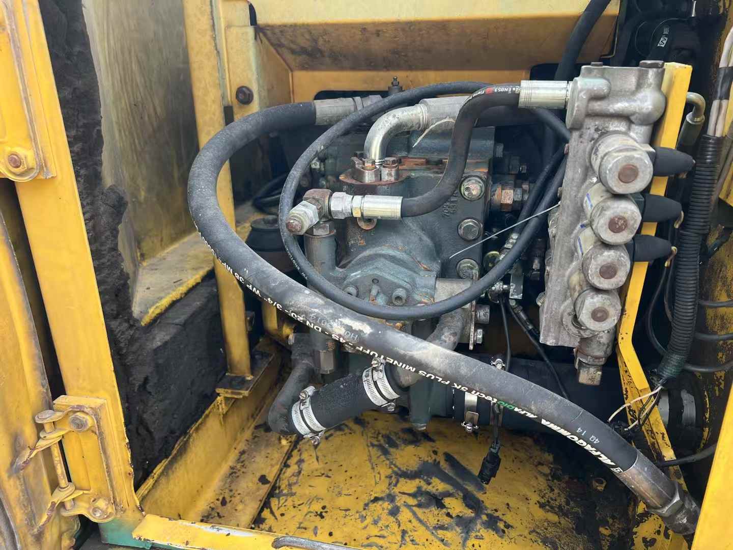 Used Komatsu PW100 Excavator 2016 Model / 3