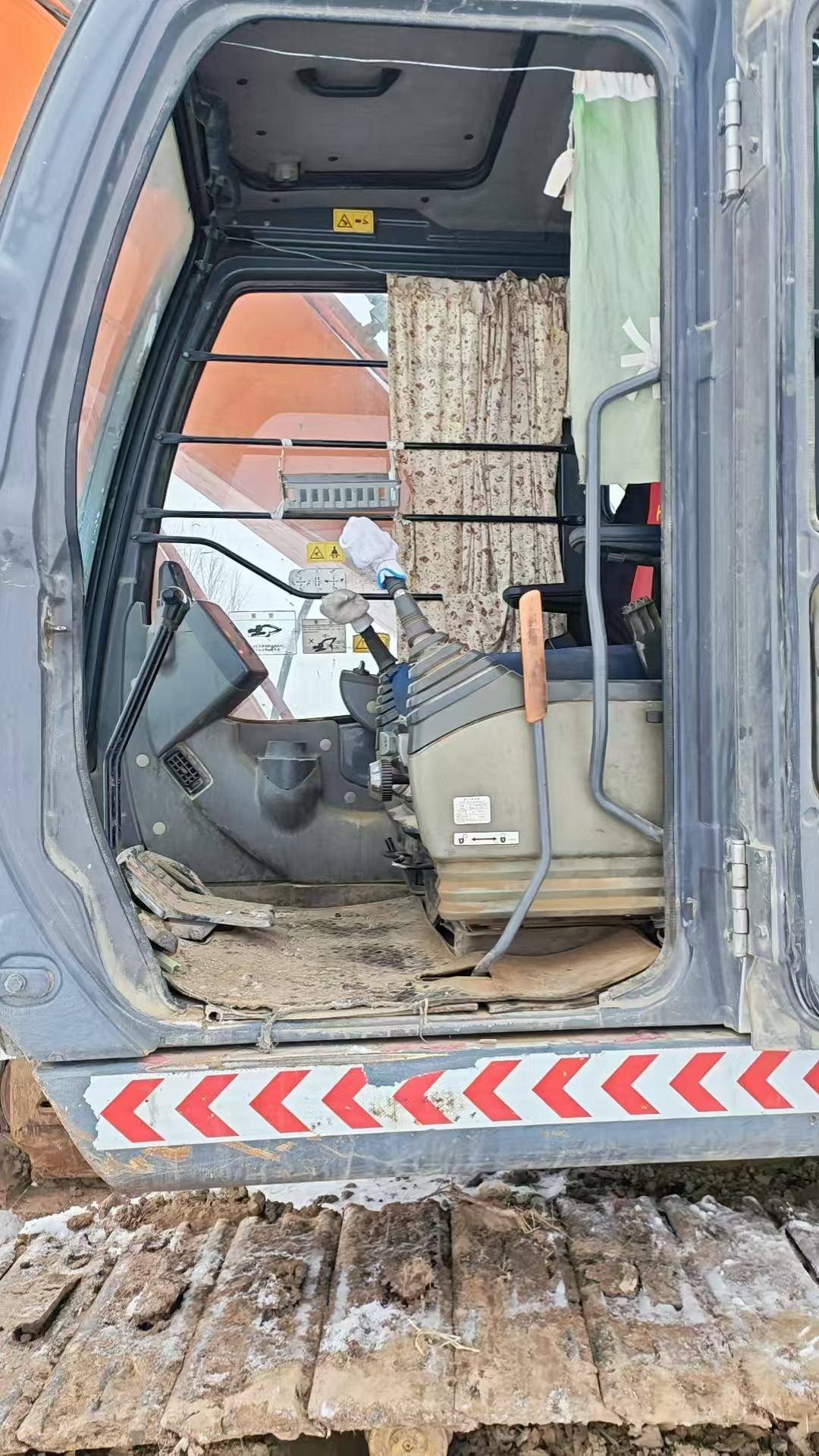 Used Hitachi ZW250 Excavator 2016 Model / 7