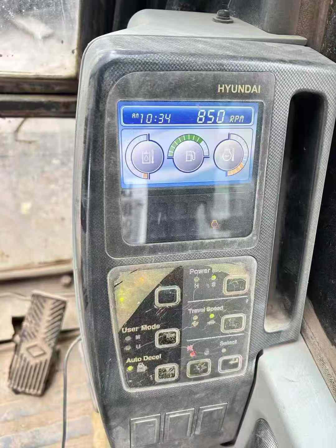 Used Hyundai R215VSN Excavator 2017 Model / 4