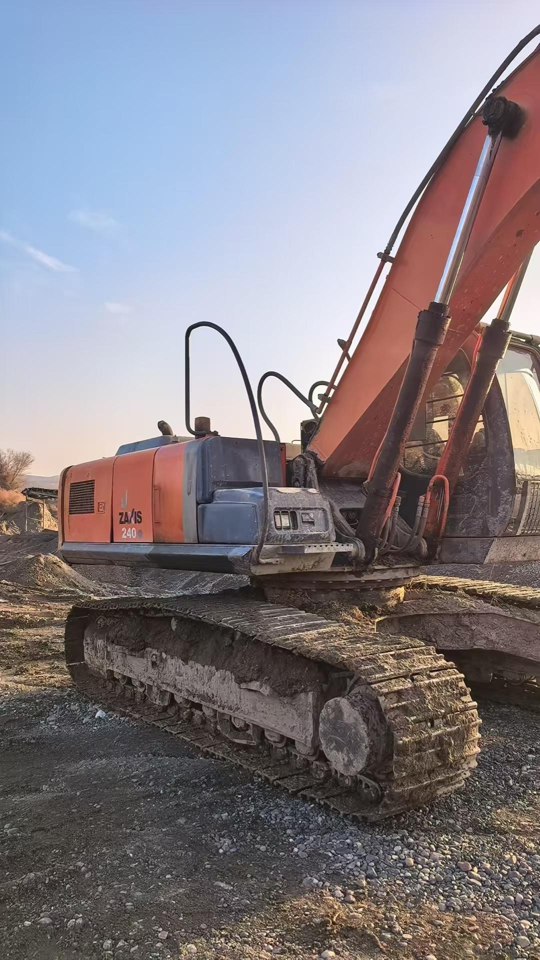 Used Hitachi ZX240 Excavator 2011 Model / 5