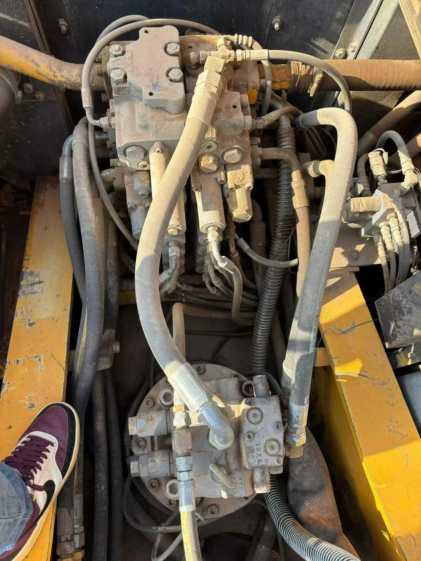 Used Kato HD820R Excavator 2015 Model / 8