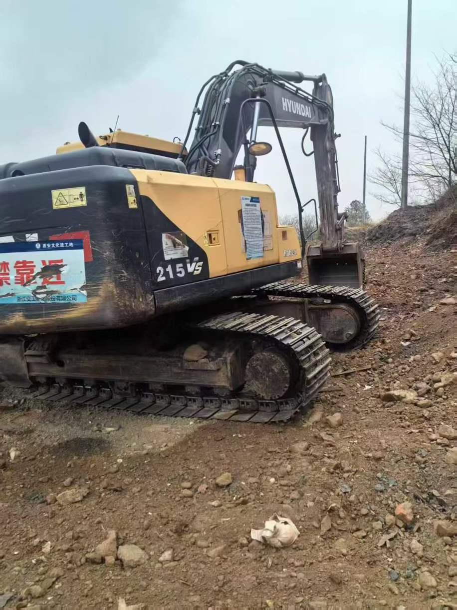 Used Hyundai R205VSN Excavator 2022 Model / 4