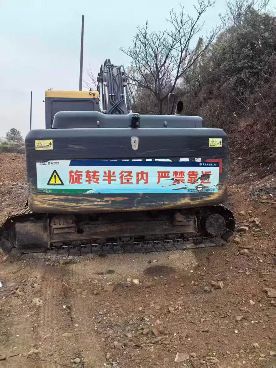 Used Hyundai R205VSN Excavator 2022 Model / 3