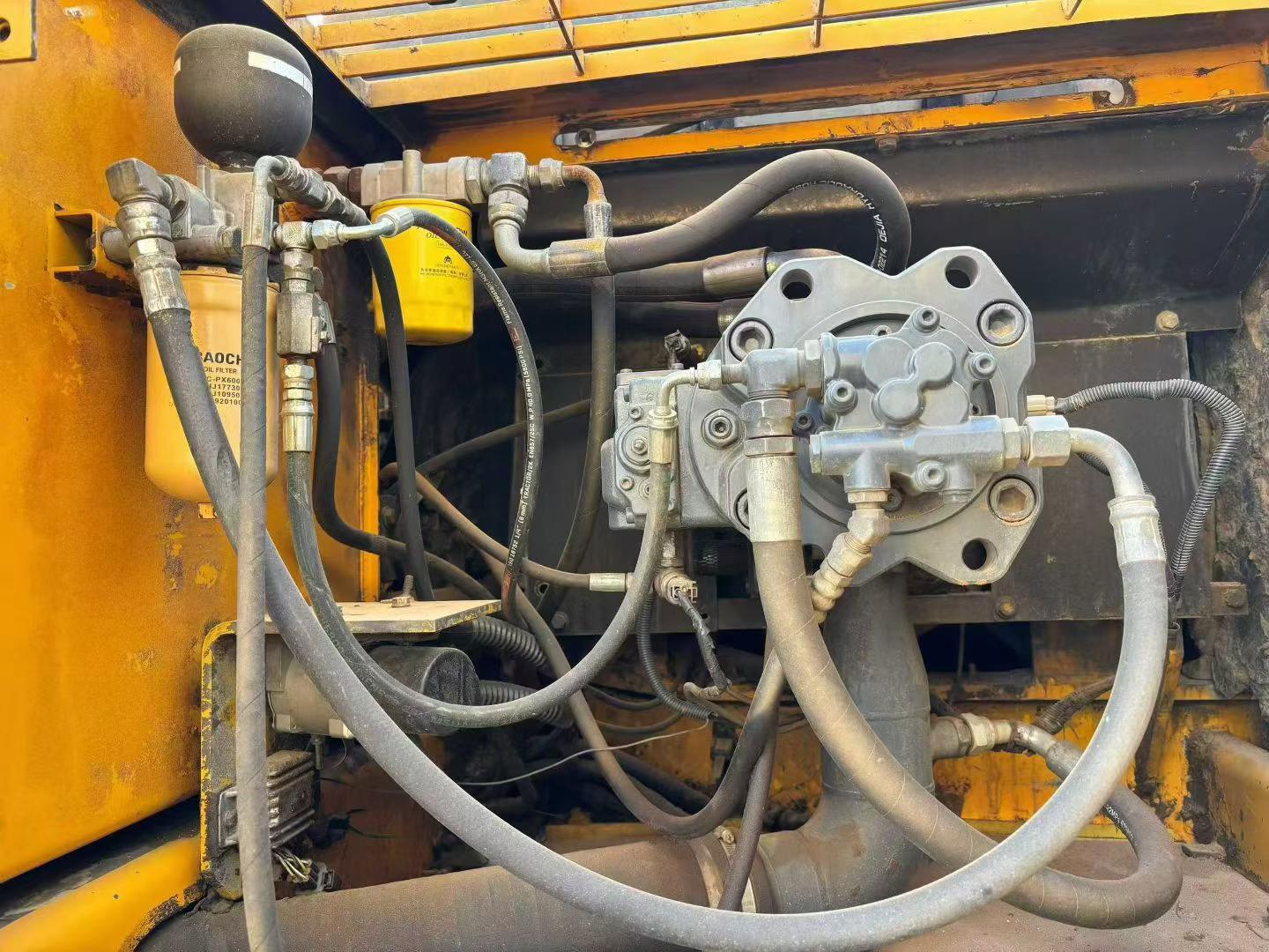 Used Kato HD820R Excavator 2015 Model / 6