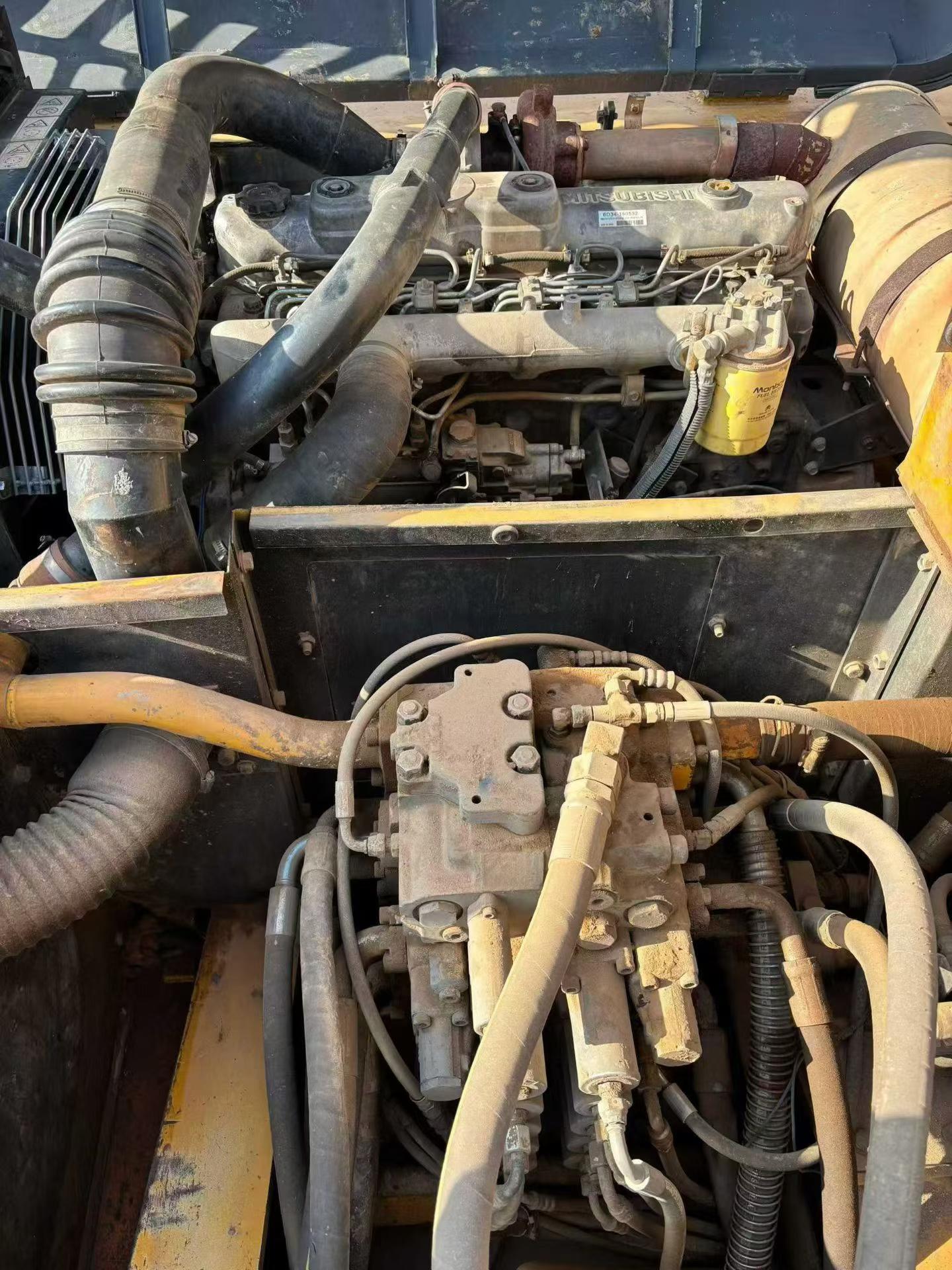 Used Kato HD820R Excavator 2015 Model / 9