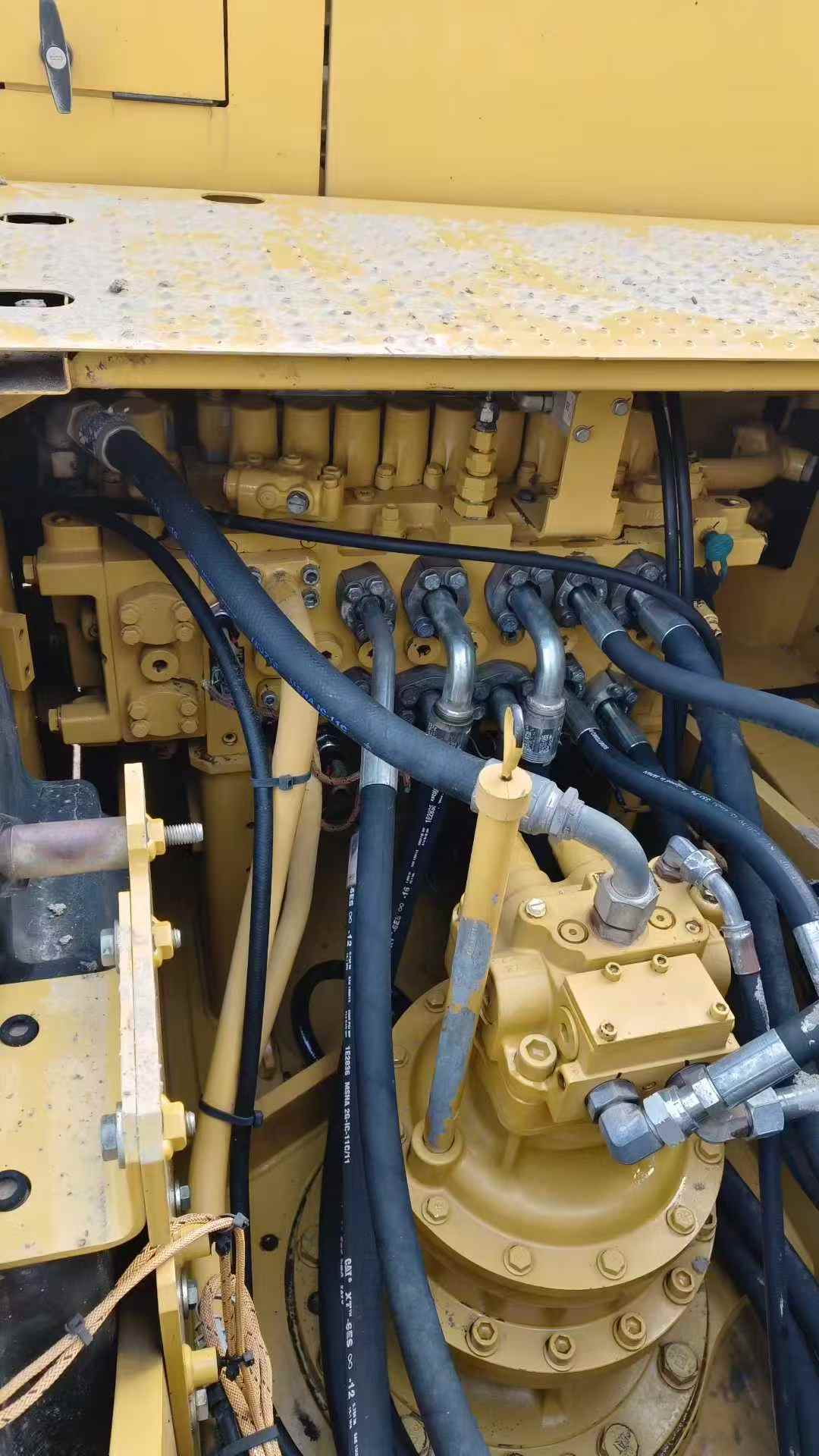 Used Caterpillar 323 Excavator 2018 Model / 8