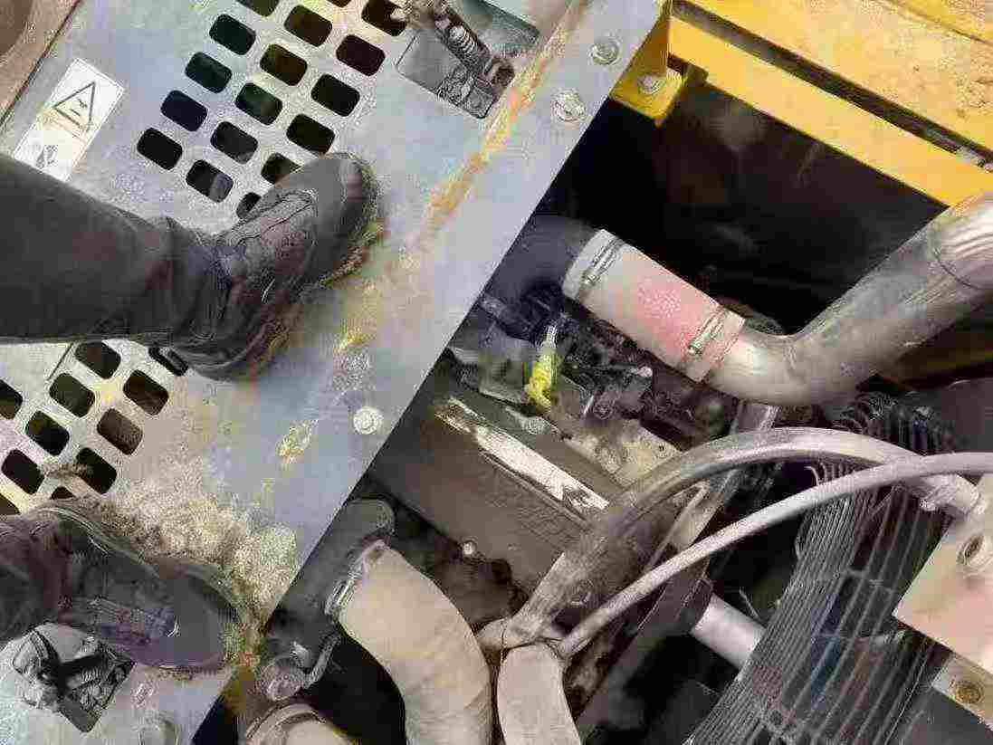 Used XCMG XE80D Excavator 2020 Model / 4