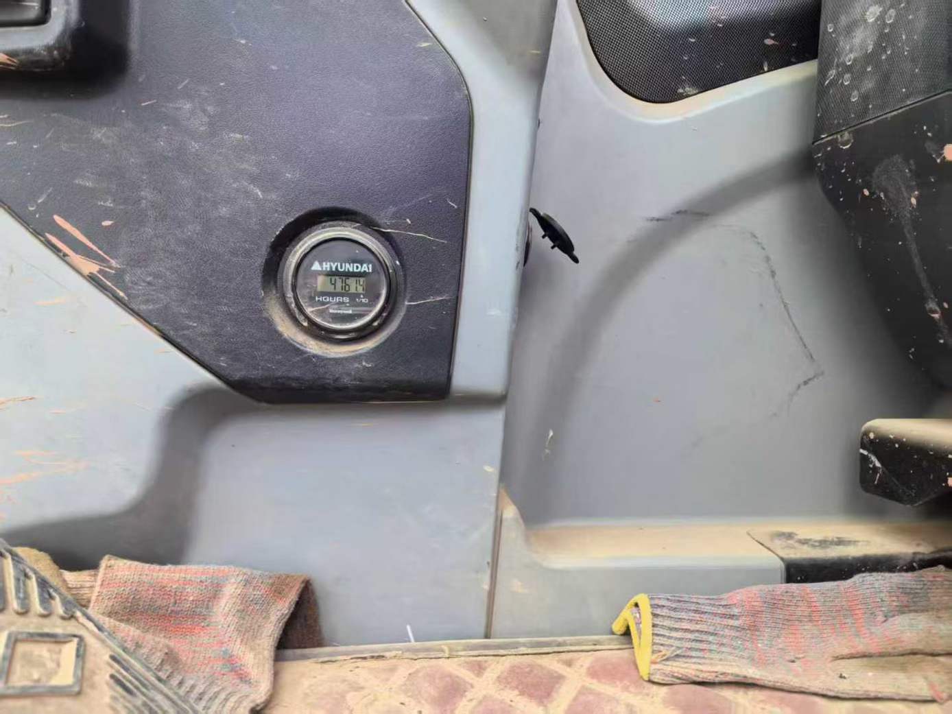 Used Hyundai R205VSN Excavator 2022 Model / 9